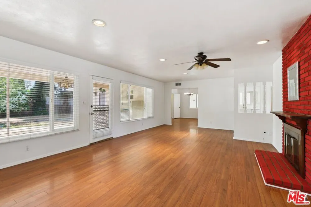 6727 Orion Avenue Van Nuys, CA 91406