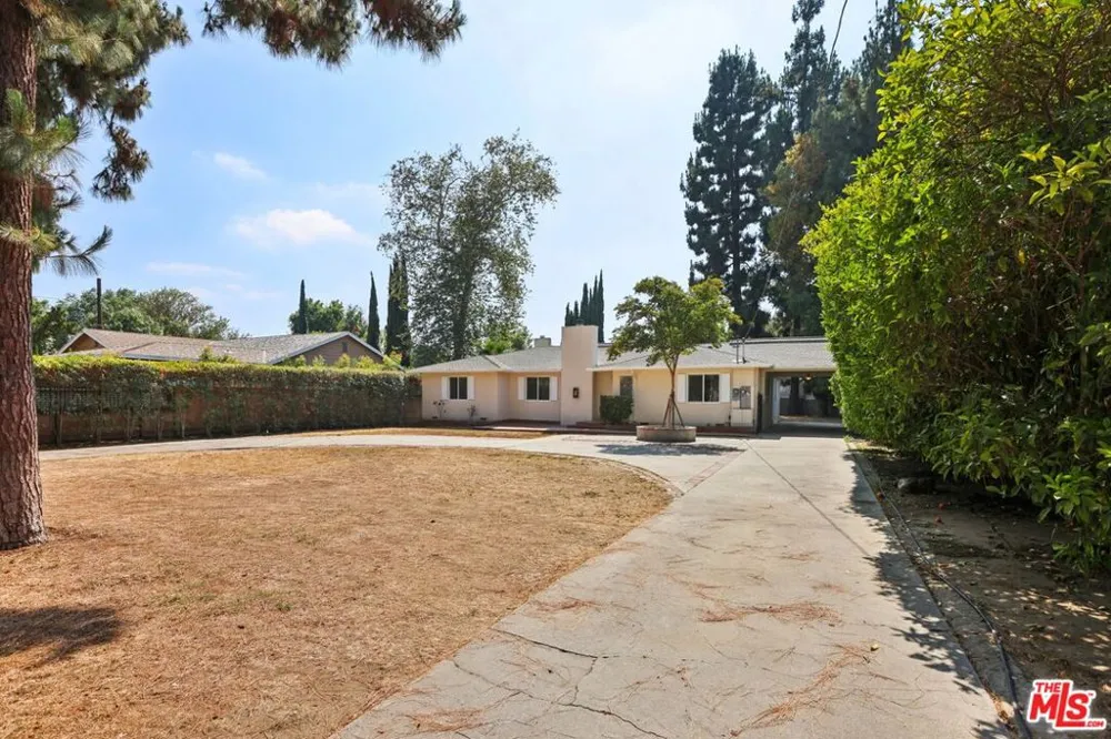6727 Orion Avenue Van Nuys, CA 91406