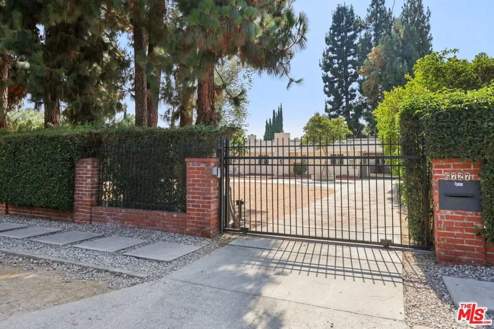 6727 Orion Avenue Van Nuys, CA 91406