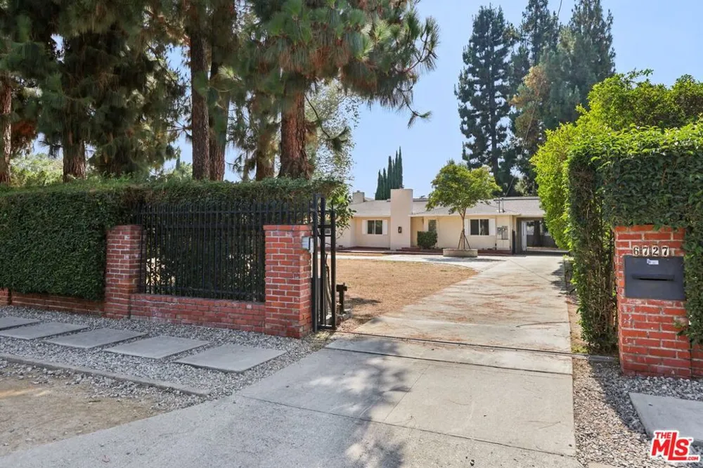 6727 Orion Avenue Van Nuys, CA 91406