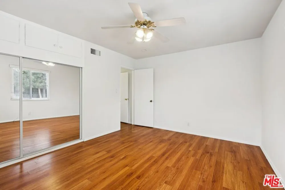 6727 Orion Avenue Van Nuys, CA 91406