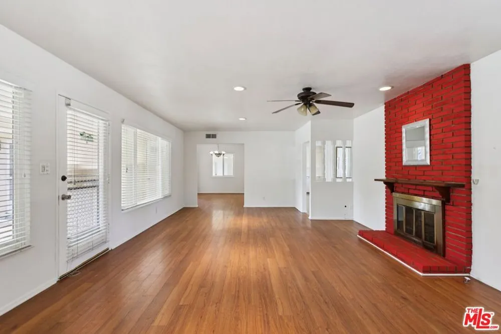 6727 Orion Avenue Van Nuys, CA 91406