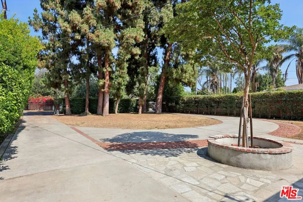 6727 Orion Avenue Van Nuys, CA 91406