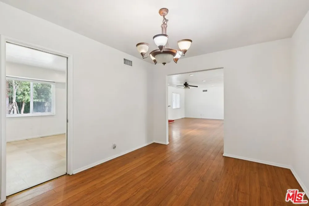 6727 Orion Avenue Van Nuys, CA 91406
