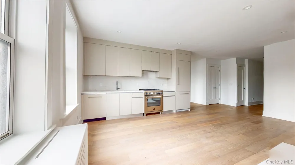 14809 Northern Boulevard #5J Flushing, NY 11354