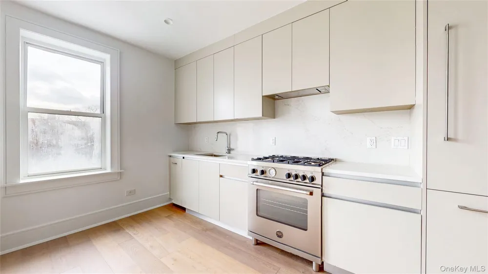 14809 Northern Boulevard #5J Flushing, NY 11354