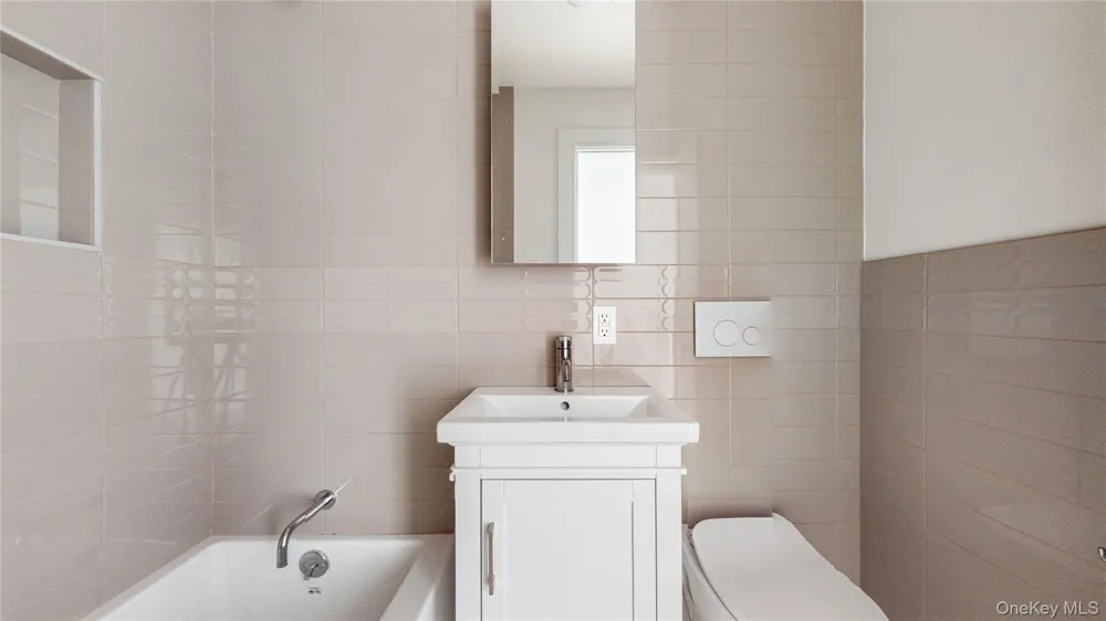 14809 Northern Boulevard #5J Flushing, NY 11354