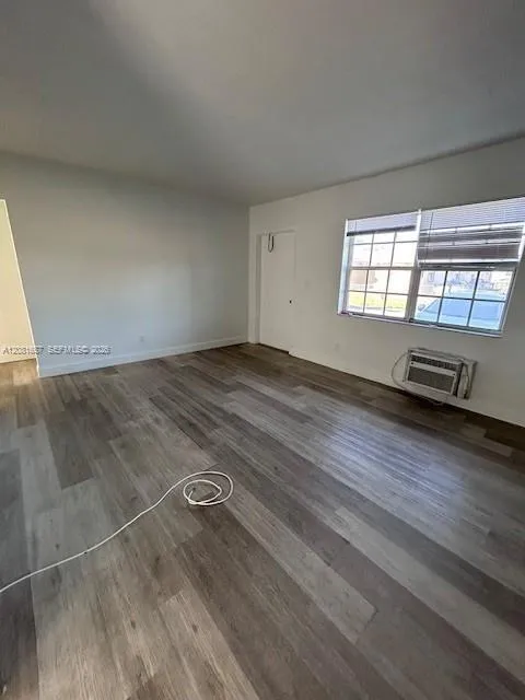 822 NW 7th Terrace #3 Hallandale Beach, FL 33009