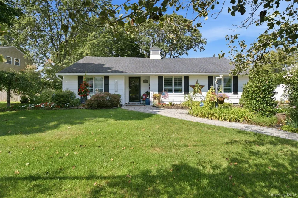 4 Fairlane Drive Selden, NY 11784