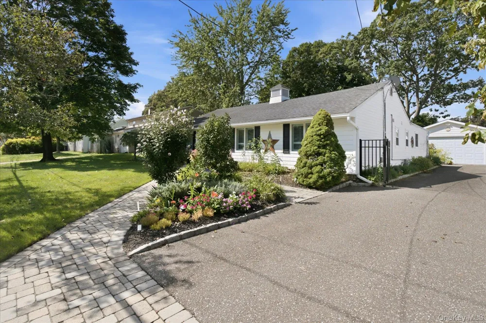 4 Fairlane Drive Selden, NY 11784