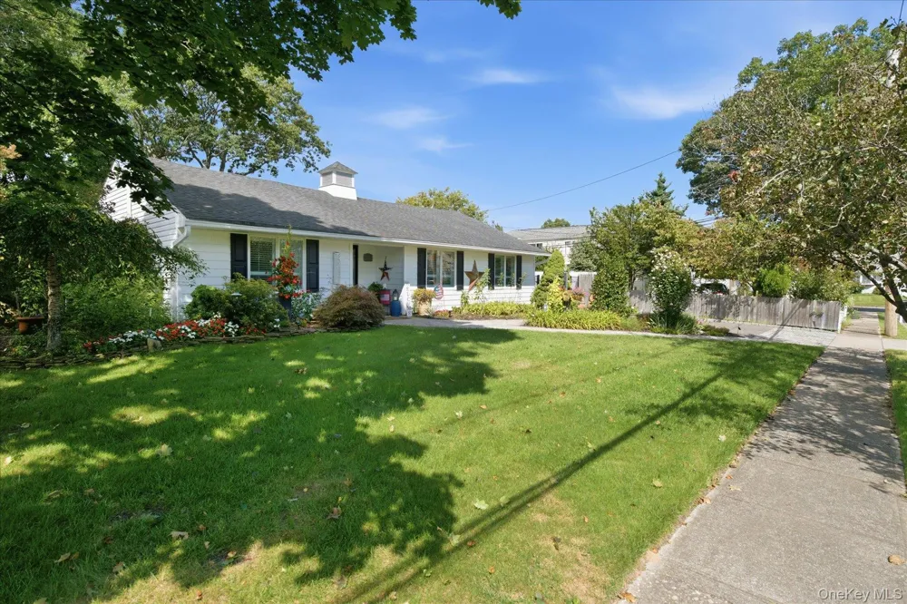 4 Fairlane Drive Selden, NY 11784