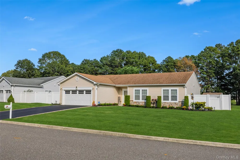 32 Pondview Circle Shirley, NY 11967