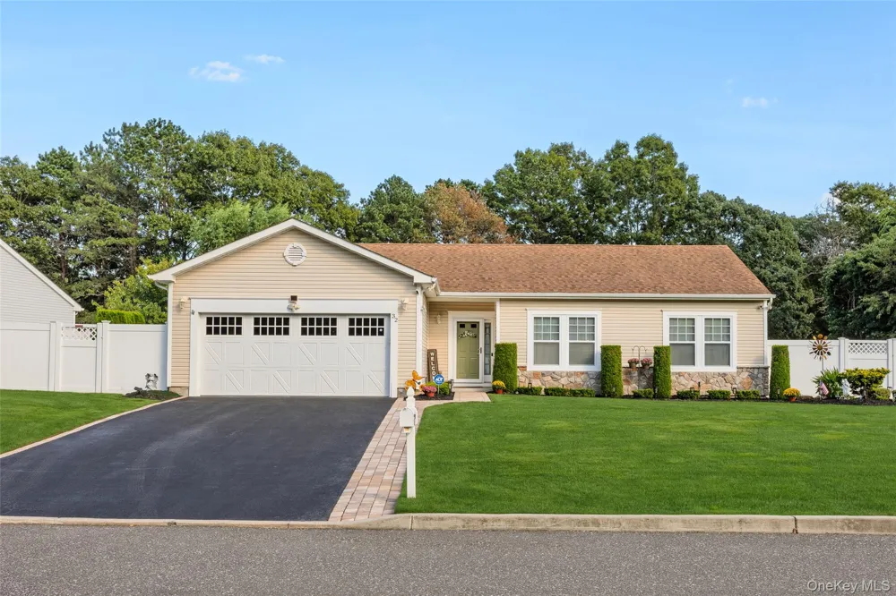 32 Pondview Circle Shirley, NY 11967
