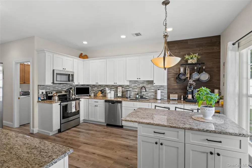 32 Pondview Circle Shirley, NY 11967