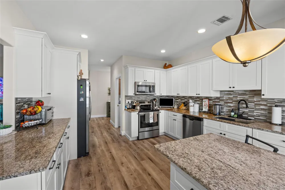 32 Pondview Circle Shirley, NY 11967