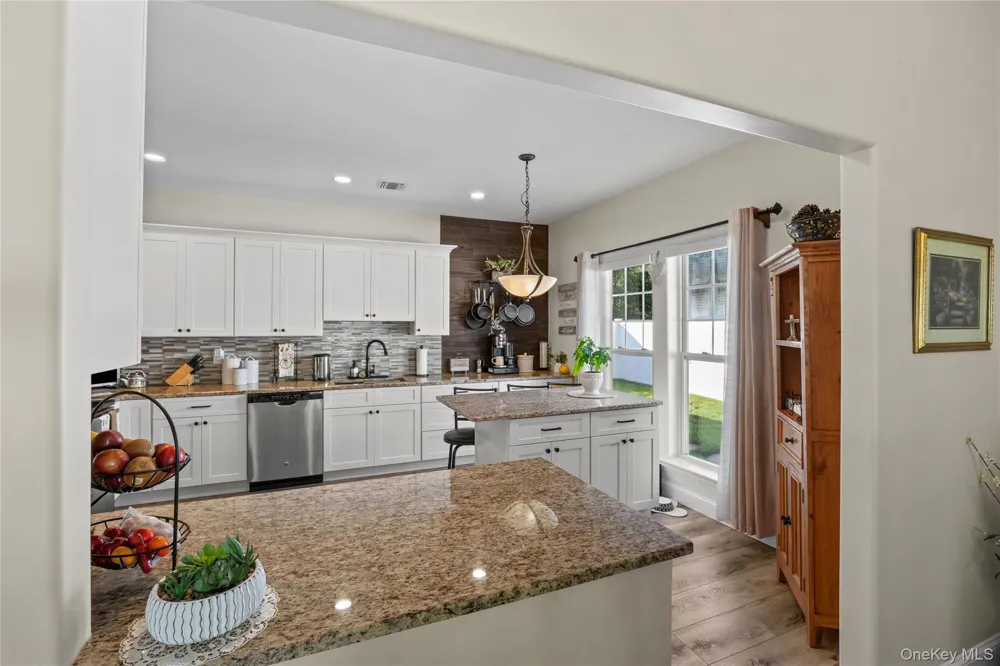 32 Pondview Circle Shirley, NY 11967