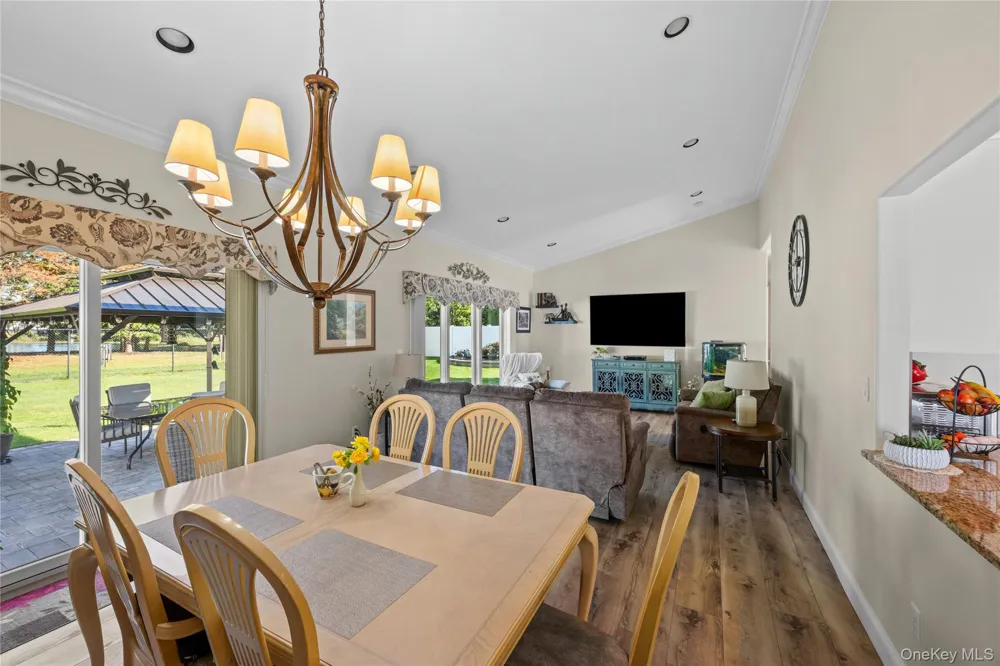 32 Pondview Circle Shirley, NY 11967