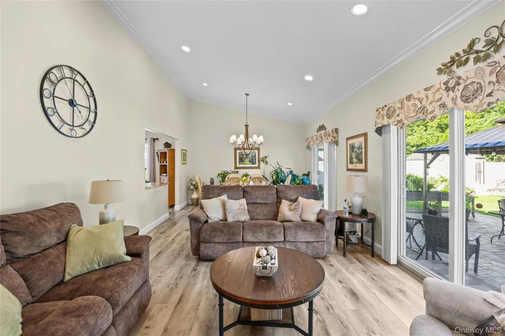 32 Pondview Circle Shirley, NY 11967