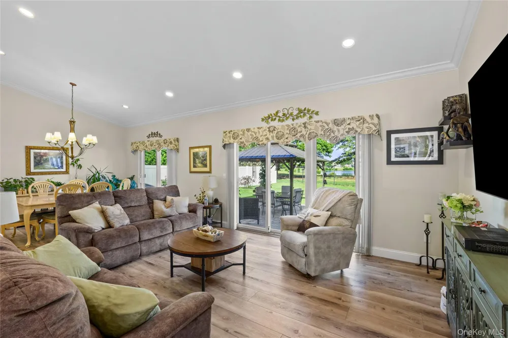 32 Pondview Circle Shirley, NY 11967