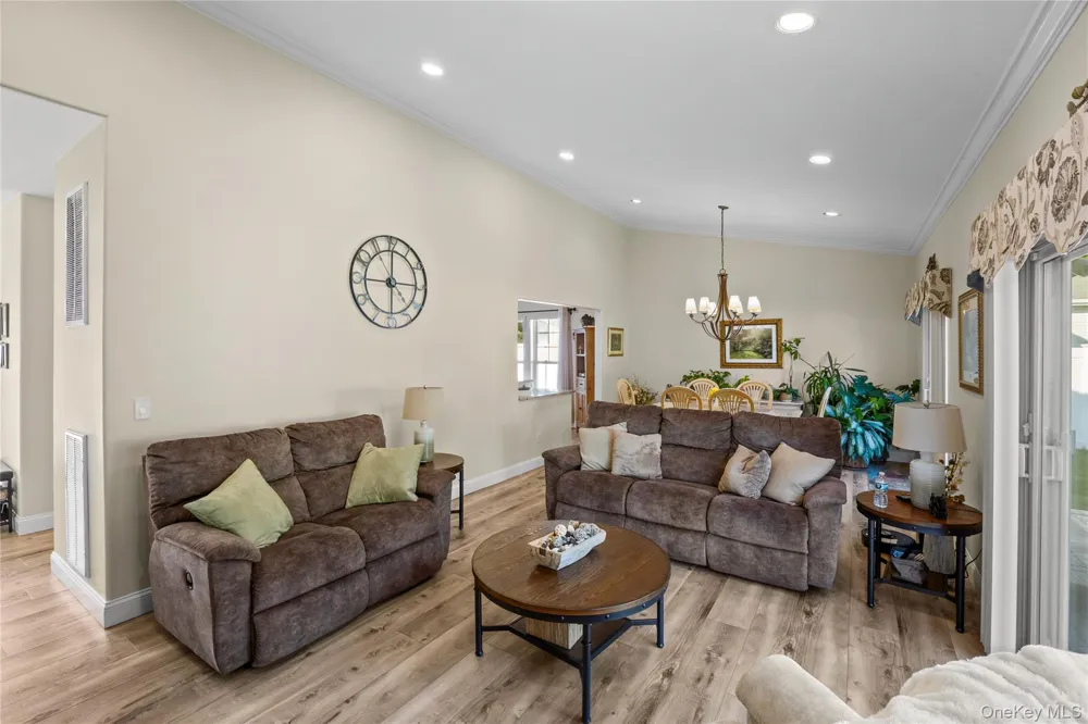 32 Pondview Circle Shirley, NY 11967
