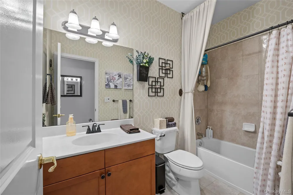 32 Pondview Circle Shirley, NY 11967