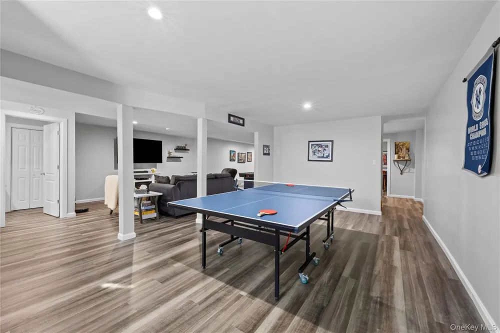 32 Pondview Circle Shirley, NY 11967
