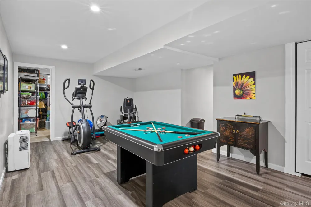 32 Pondview Circle Shirley, NY 11967