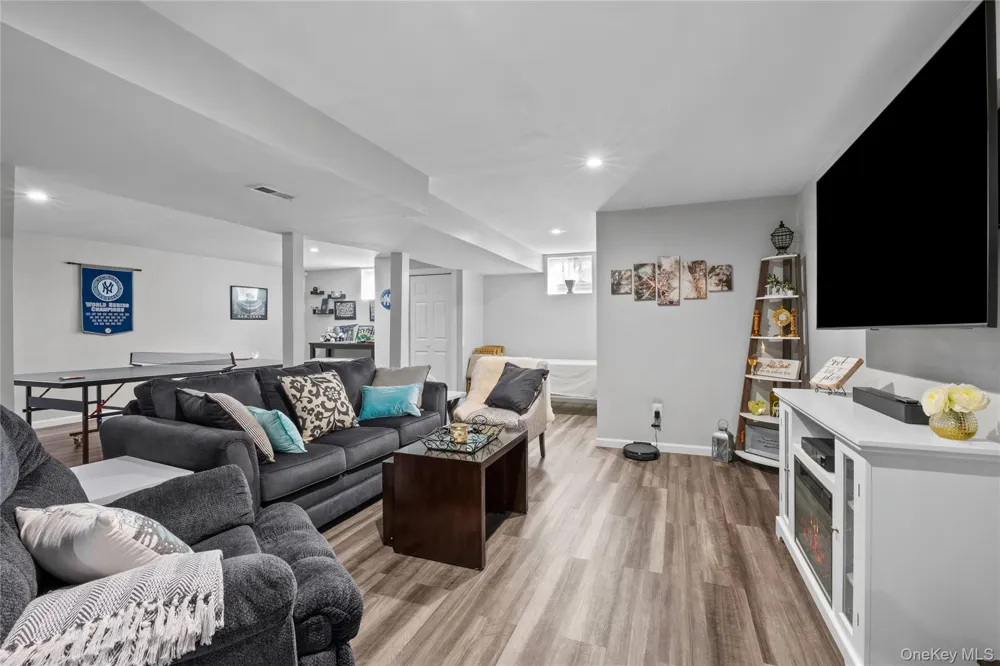 32 Pondview Circle Shirley, NY 11967