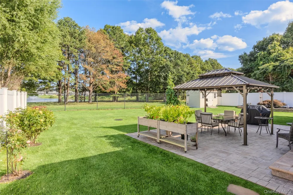 32 Pondview Circle Shirley, NY 11967