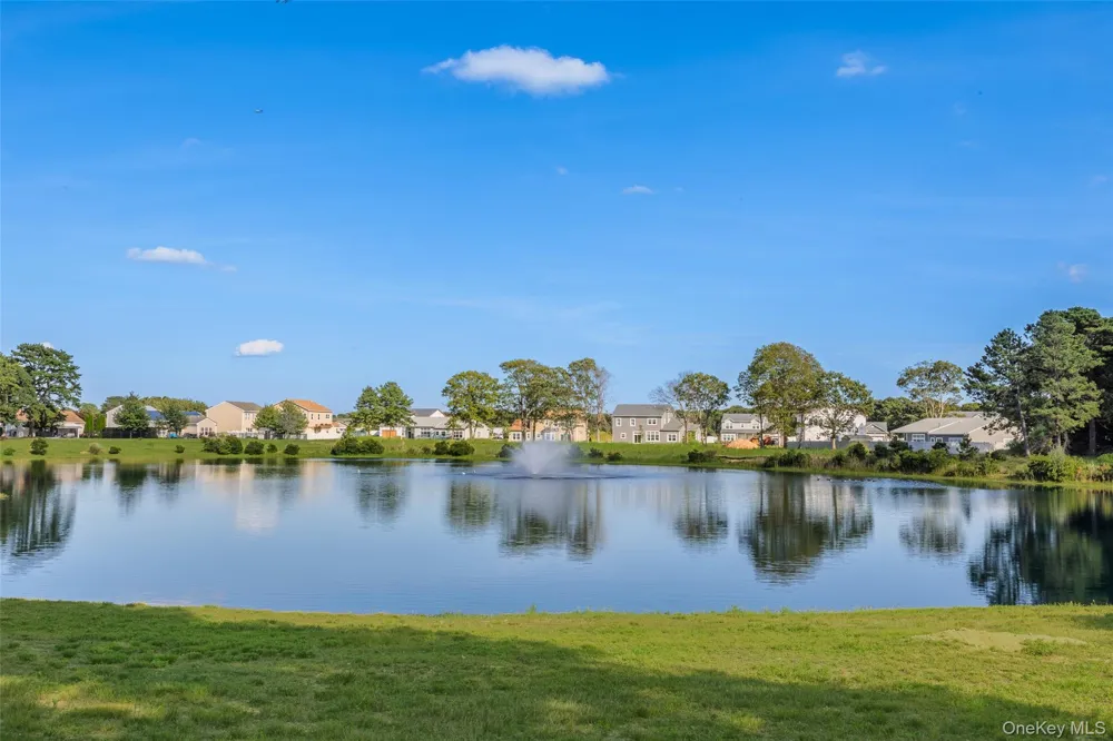 32 Pondview Circle Shirley, NY 11967