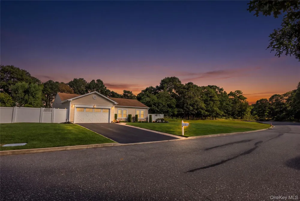 32 Pondview Circle Shirley, NY 11967