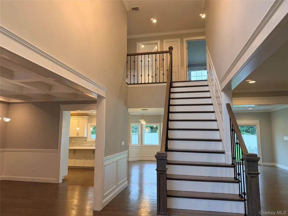 28 E Fern Dr Jericho, NY 11753