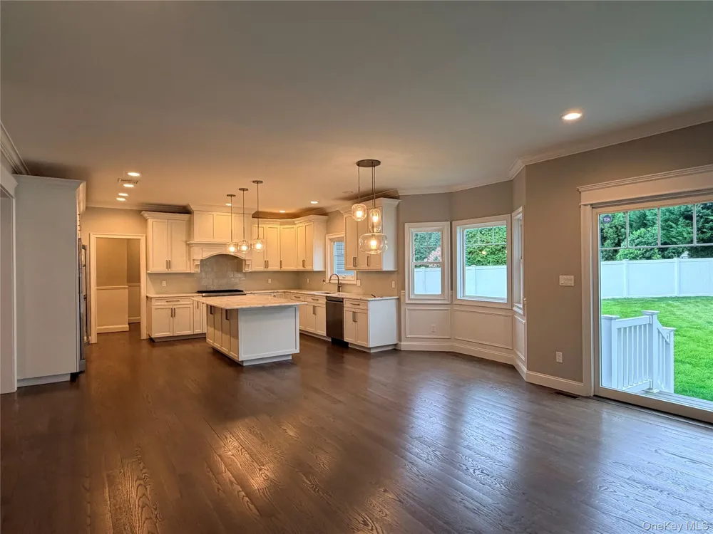 28 E Fern Dr Jericho, NY 11753