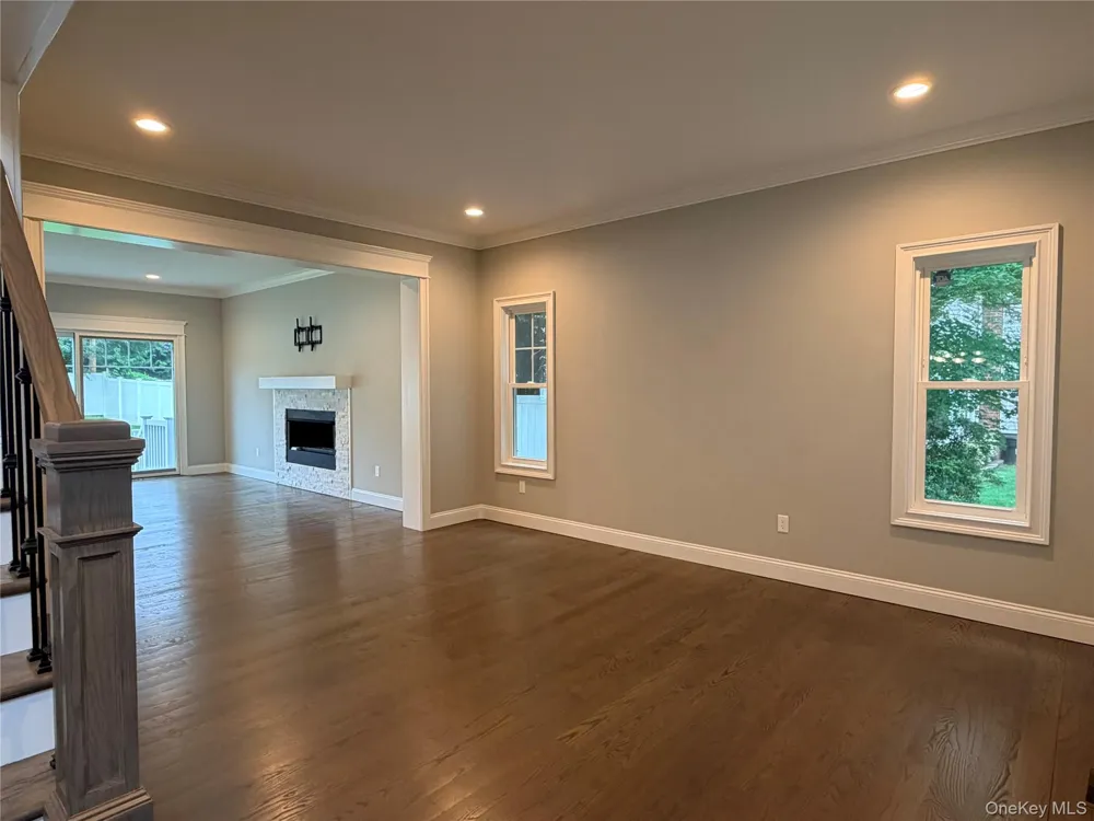 28 E Fern Dr Jericho, NY 11753