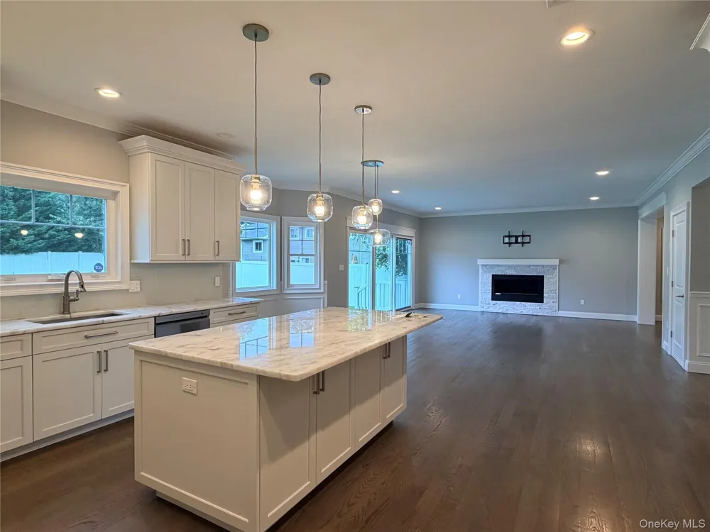 28 E Fern Dr Jericho, NY 11753