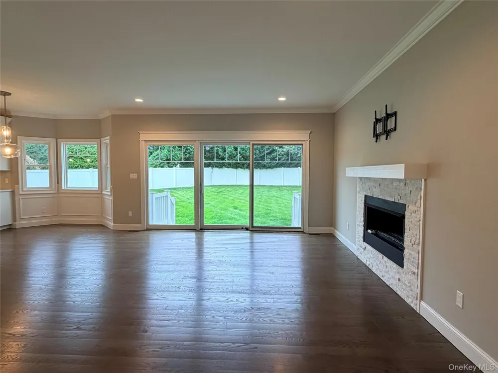 28 E Fern Dr Jericho, NY 11753