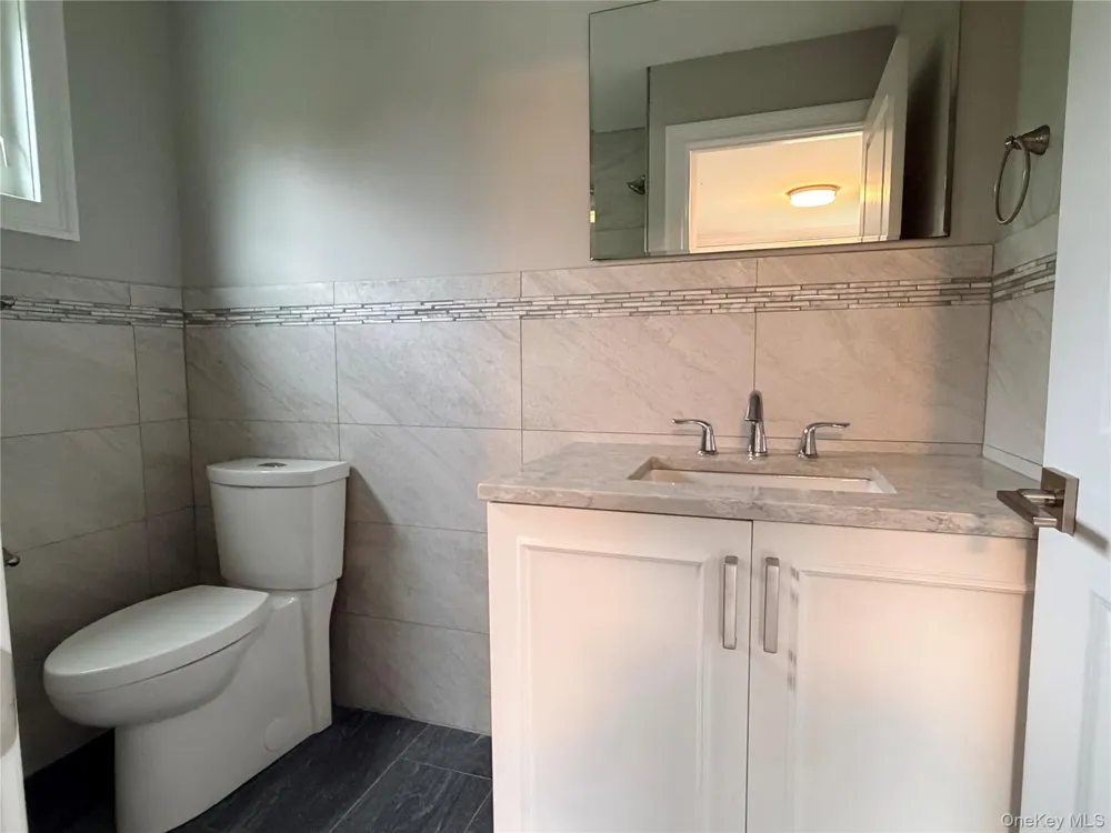 28 E Fern Dr Jericho, NY 11753
