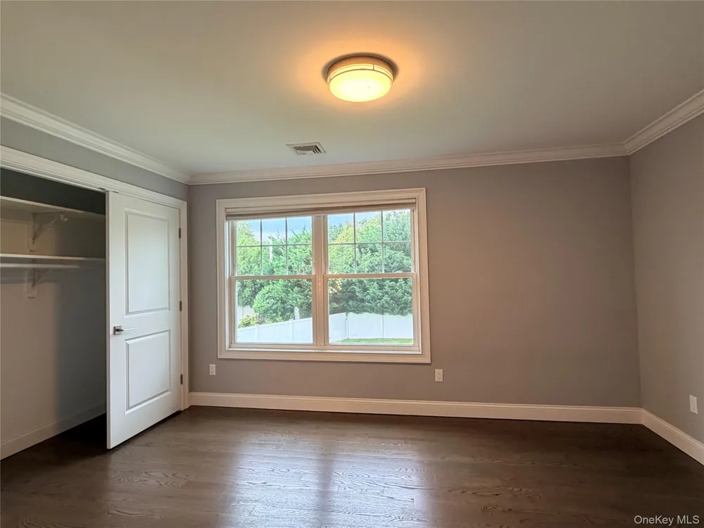 28 E Fern Dr Jericho, NY 11753