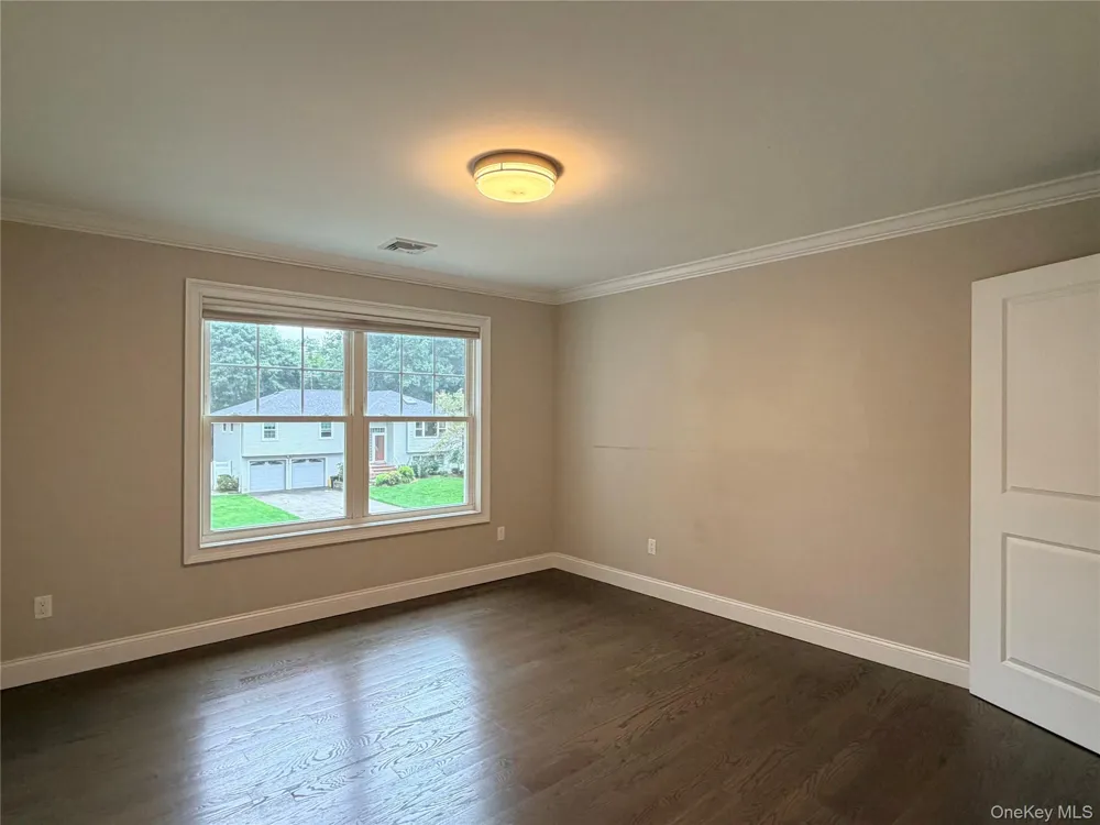 28 E Fern Dr Jericho, NY 11753