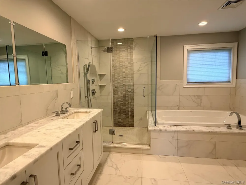 28 E Fern Dr Jericho, NY 11753
