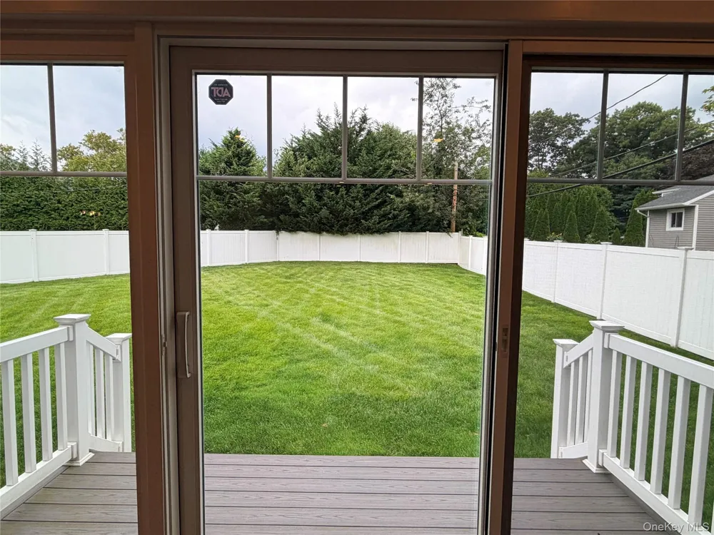 28 E Fern Dr Jericho, NY 11753