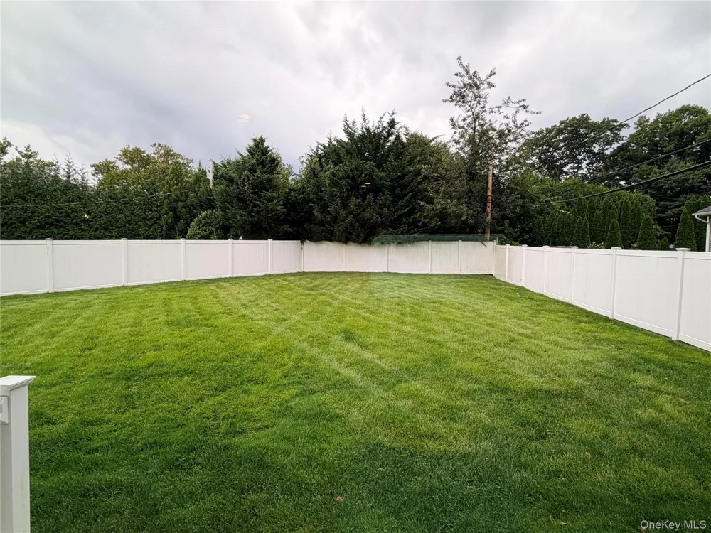 28 E Fern Dr Jericho, NY 11753