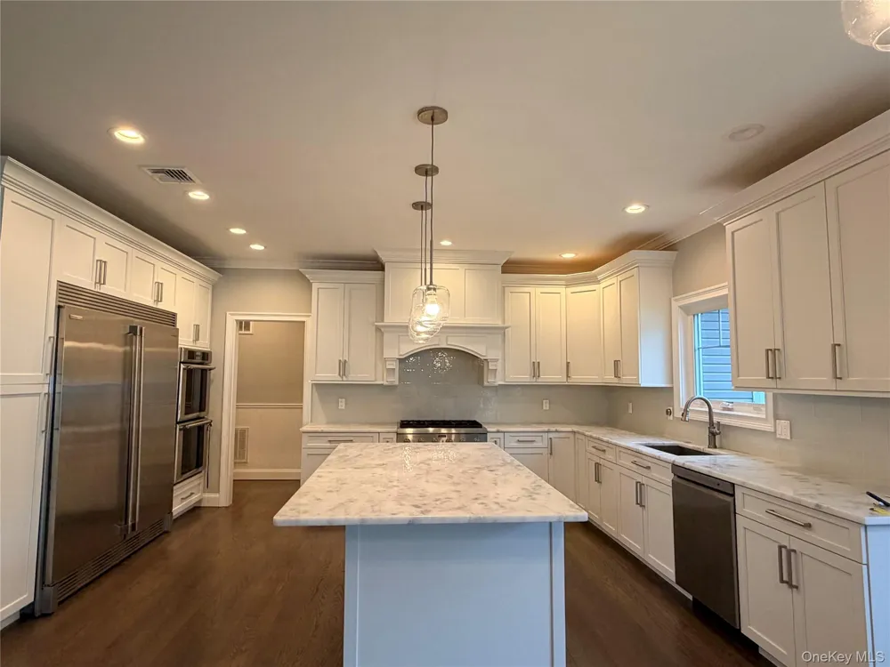 28 E Fern Dr Jericho, NY 11753