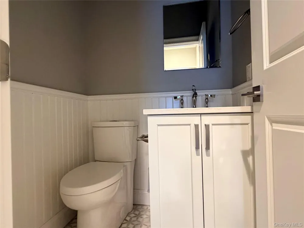 28 E Fern Dr Jericho, NY 11753