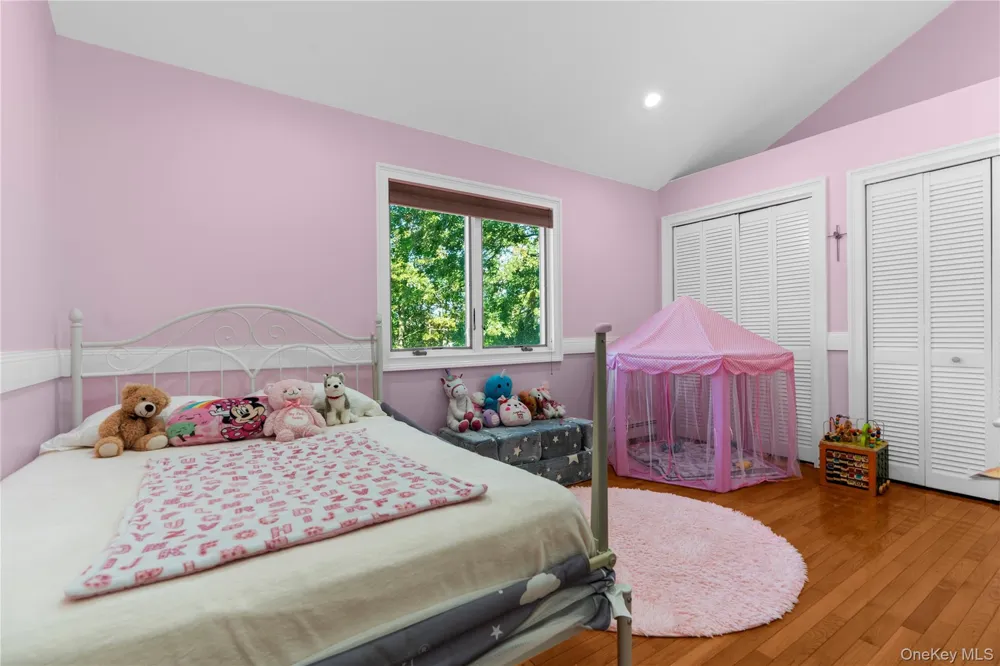28 Annandale Road Commack, NY 11725