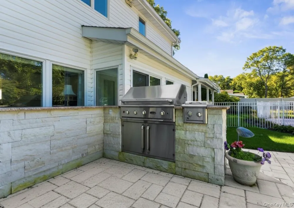 28 Annandale Road Commack, NY 11725