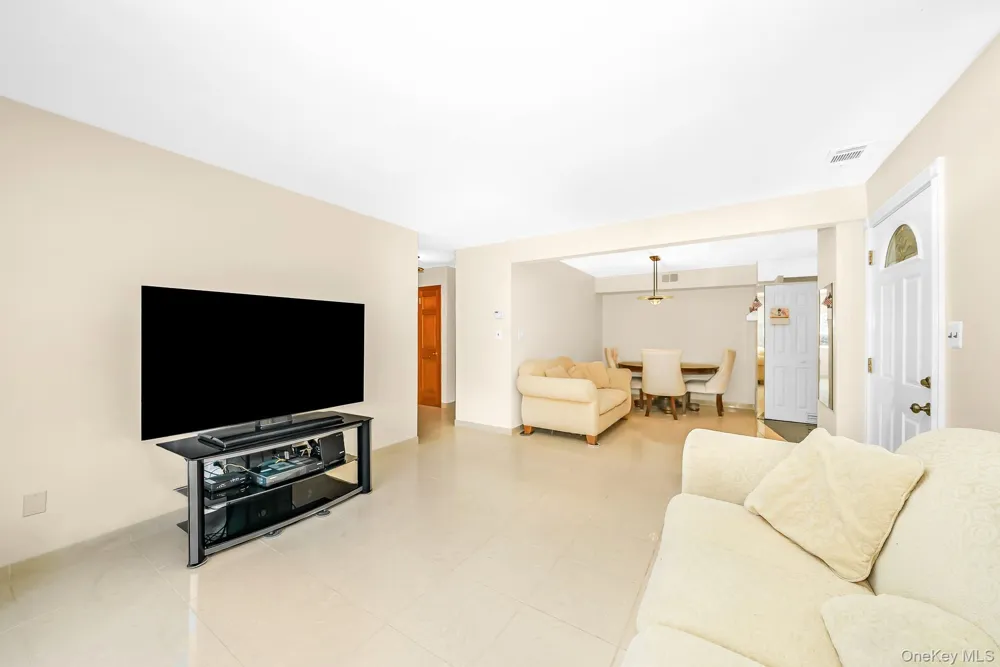 161 Feller Drive Central Islip, NY 11722