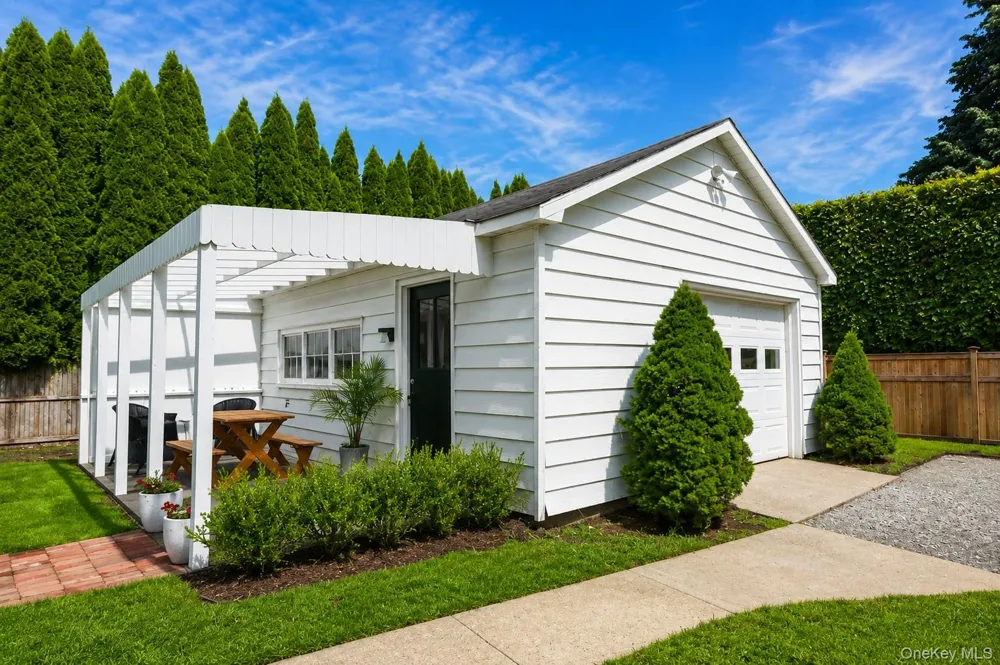 11 Hulse Street Bellport Village, NY 11713