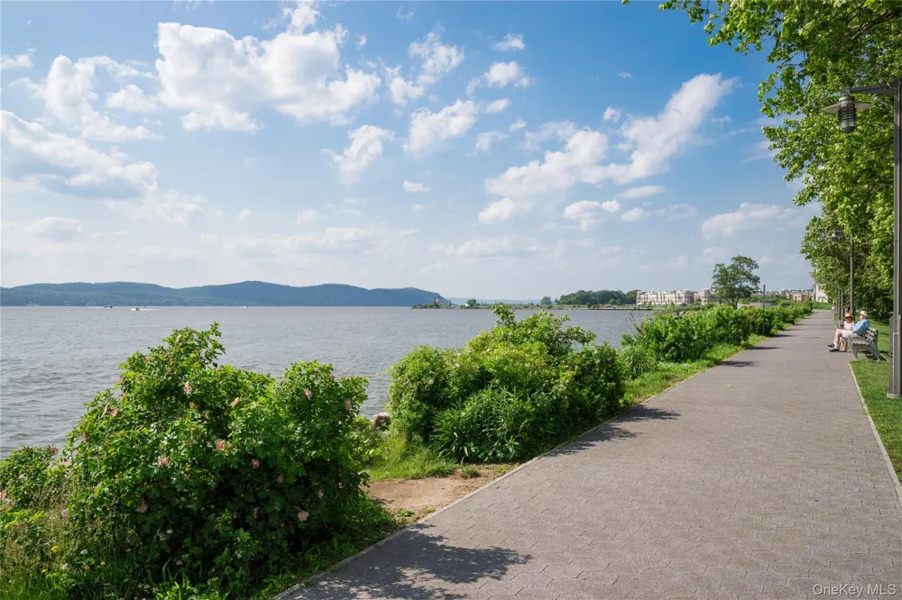 14 Powder Horn Way Tarrytown, NY 10591