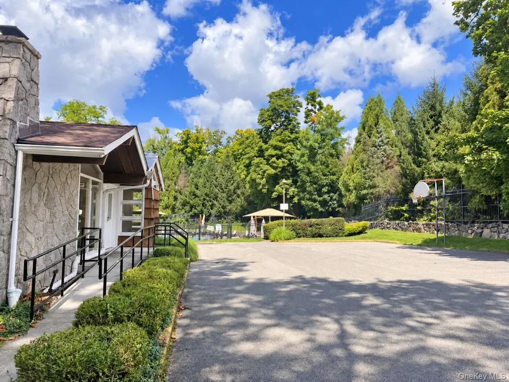 14 Powder Horn Way Tarrytown, NY 10591
